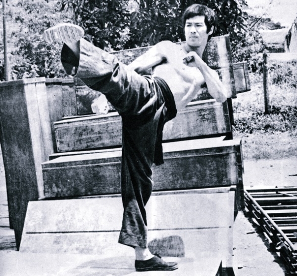Bruce Lee: The Best Motivational Photos And Inspirational Quotes